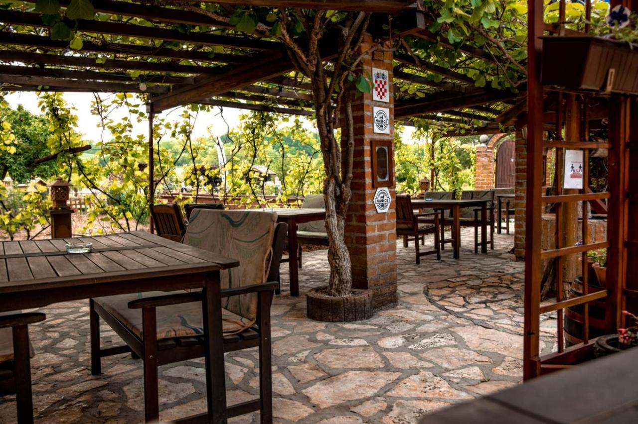 Restoran I Prenociste Egghus Hotel Nasice ภายนอก รูปภาพ